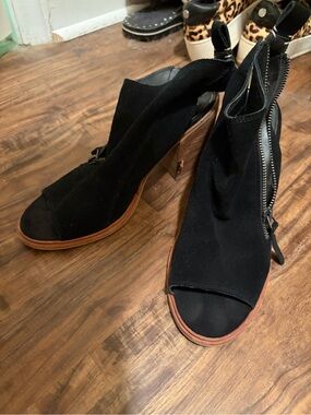 Dolce Vita Black Suede Open-Toe Zip-Heel Sandals